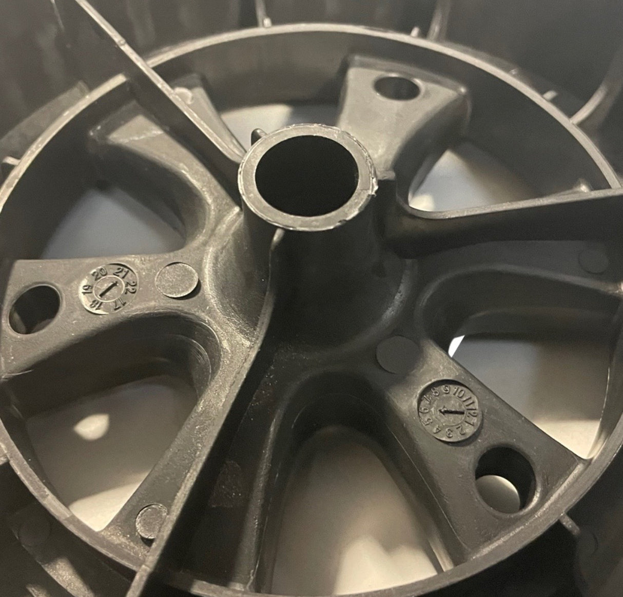 1357023 - Genuine Wheel Assembly - Hyundai HYCH2400E Corded Shredder