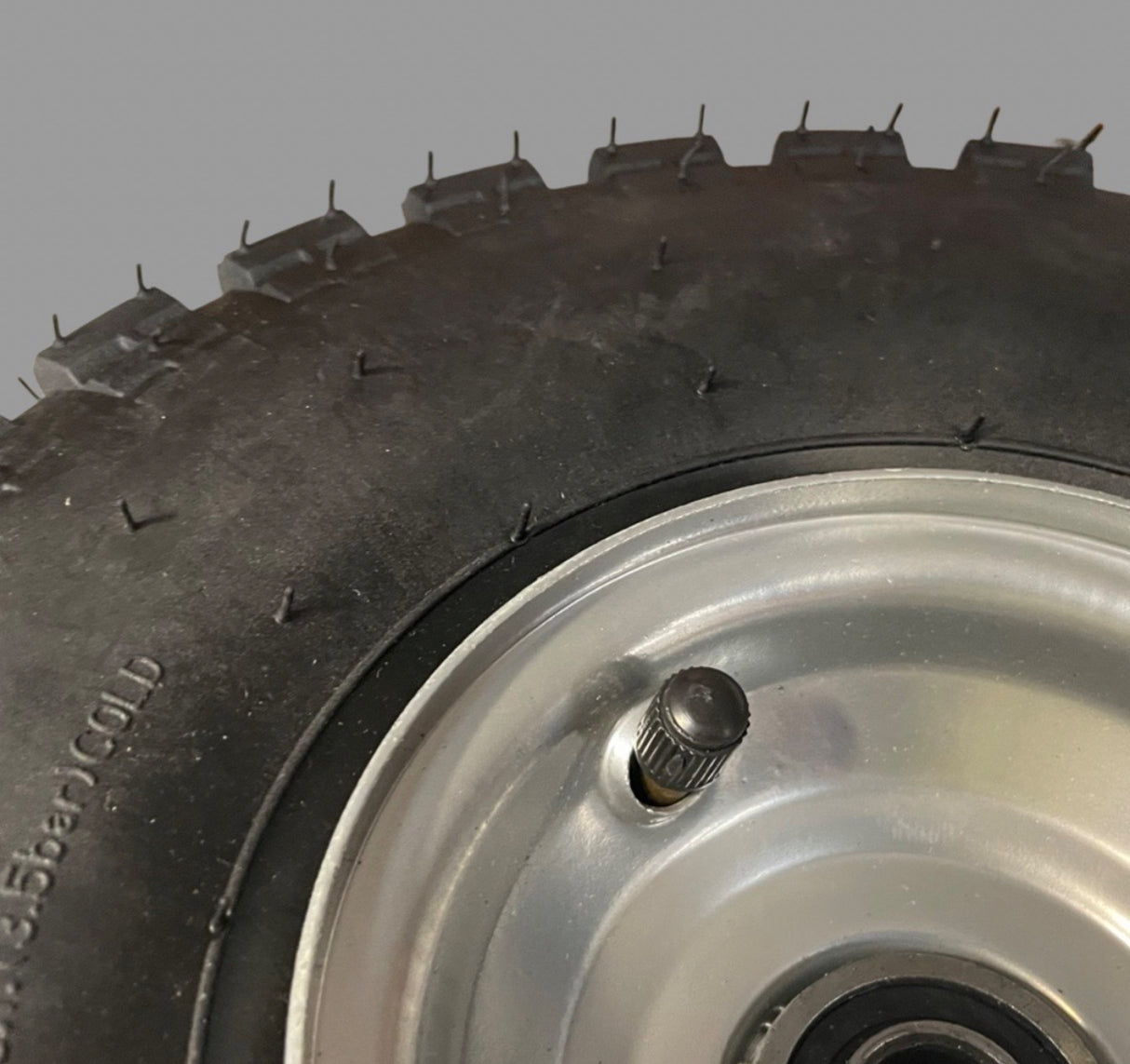 1094056 - 10" Pneumatic Wheel - Hyundai HYCH1400 Chipper Shredder