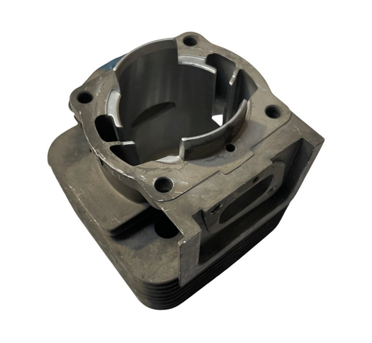 1165041 - Cylinder Head Assembly - Hyundai HYB5200 Leaf Blower